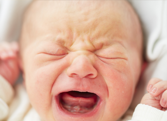 Neugeborenes schreit ohne Ende - Was soll man tun